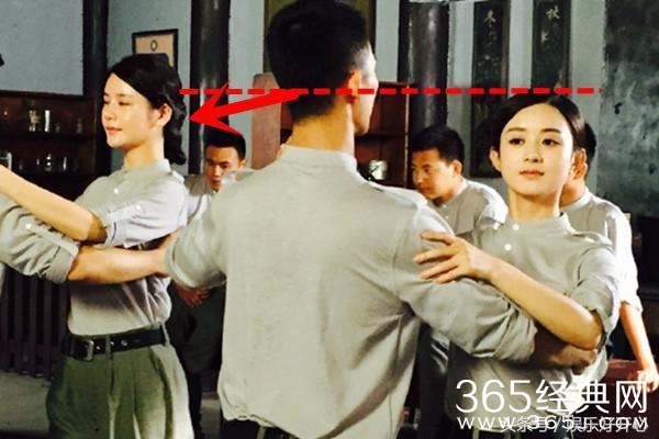 悲伤！赵丽颖本想开心的晒自己美照，却被照片中的背景女抢风头！