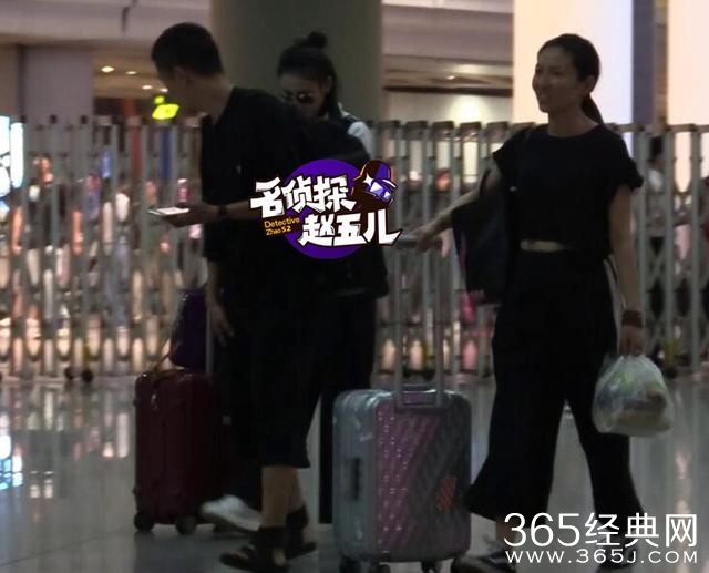 佟丽娅女汉子娇惯男助理 心急回家想抱娃