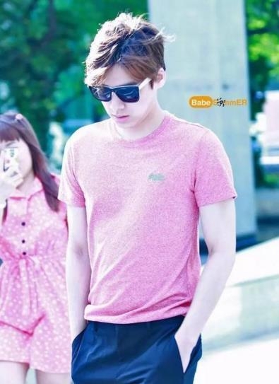 穿粉衣好看的男星，鹿晗呆萌，权志龙痞帅，杨洋阳光