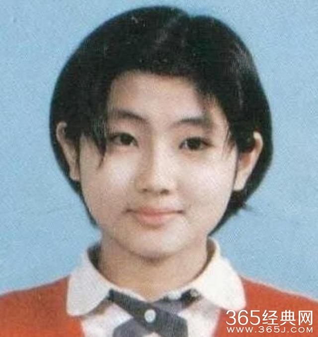 你看过当红小花们的中学照片吗？除了郑爽基本都是校花级别！