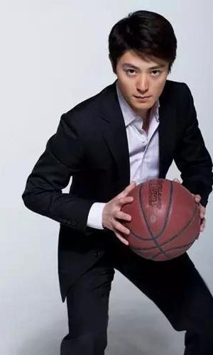 同样是打篮球，杨洋帅气逼人，他的姿势最销魂