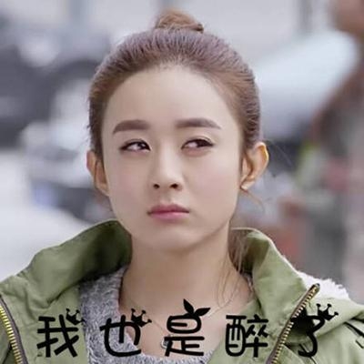 小脚硬穿大鞋 心疼赵丽颖的小脚丫