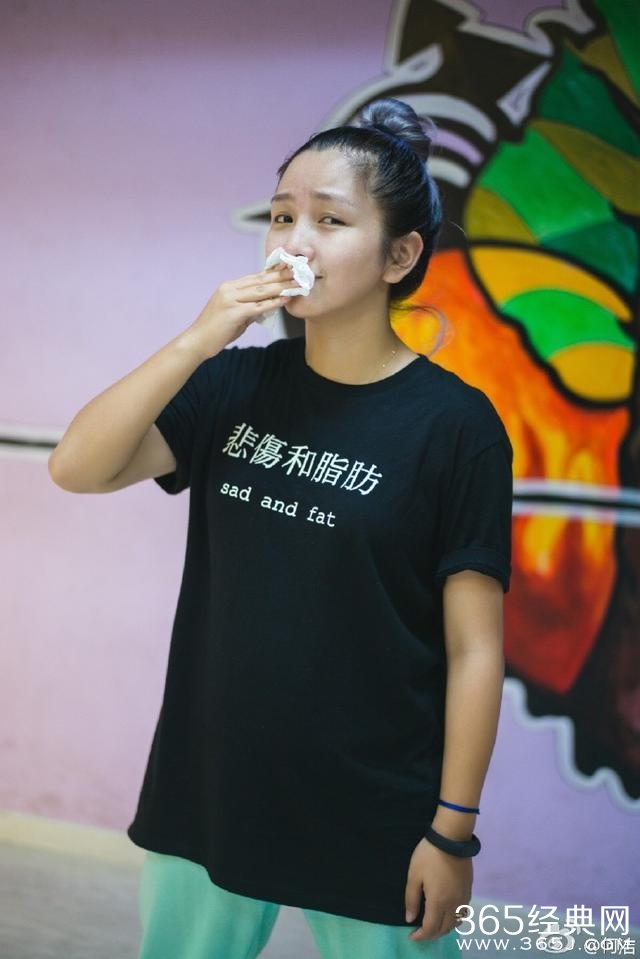 狂减30斤！何洁三个月瘦回纸片人