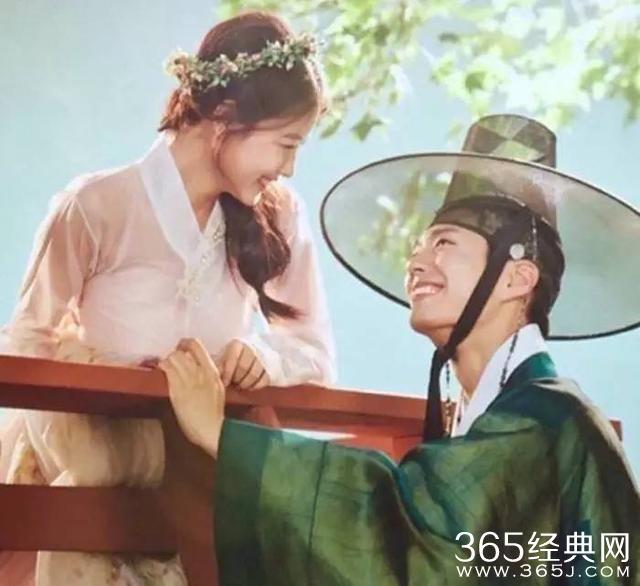 云画的月光丨爱得太快？有多少人只看对方一眼就已沦陷。