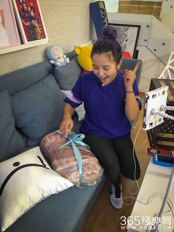 狂减30斤！何洁三个月瘦回纸片人