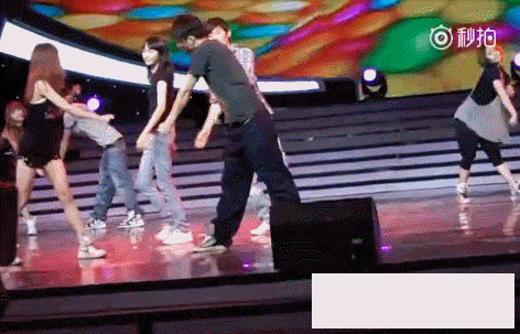 张翰郑爽7年前上《快乐大本营》未播彩排画面曝光，还有这么一段