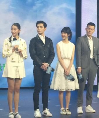 关晓彤遇到杨洋，面对偶像太激动，场面无法控制！