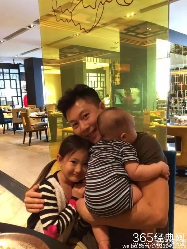 黄多多长成大美女 妹妹曝光好可爱，森碟的弟弟也炒鸡帅！明星二胎宝宝们你们是复制粘贴的啊？