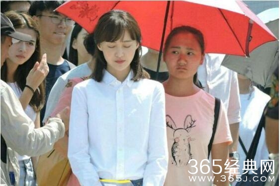 郑爽粉丝的路透照再来一拨，颜值是真回来了