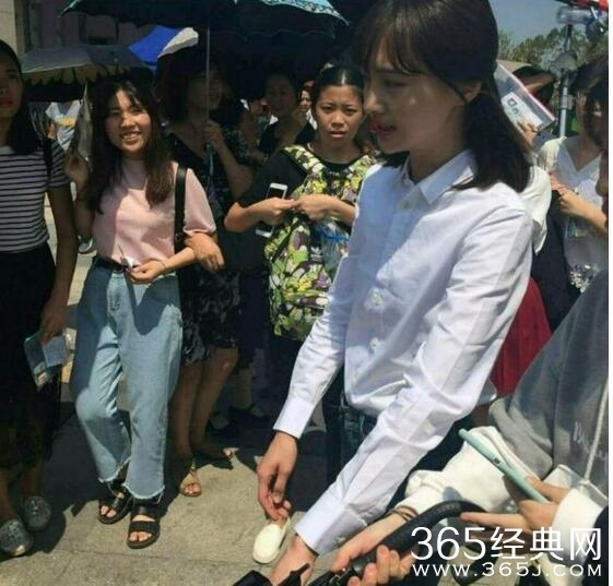 郑爽粉丝的路透照再来一拨，颜值是真回来了