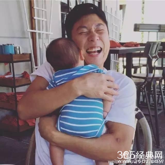 黄多多长成大美女 妹妹曝光好可爱，森碟的弟弟也炒鸡帅！明星二胎宝宝们你们是复制粘贴的啊？