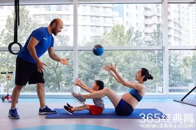 黄多多长成大美女 妹妹曝光好可爱，森碟的弟弟也炒鸡帅！明星二胎宝宝们你们是复制粘贴的啊？