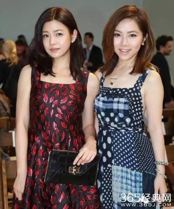 相比邓紫棋的穿着，更尴尬的是赵丽颖的脚和鞋子