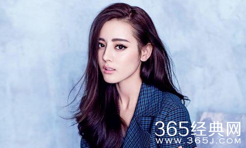 杨幂力捧的新人，片场耍大牌翻群演手机，神经质无心机全是假象？