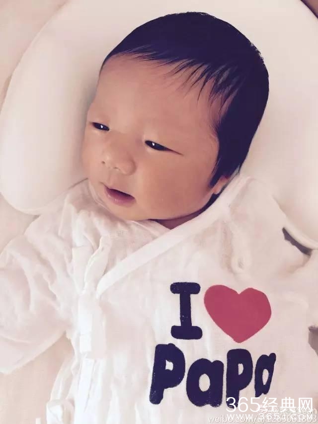 黄多多长成大美女 妹妹曝光好可爱，森碟的弟弟也炒鸡帅！明星二胎宝宝们你们是复制粘贴的啊？