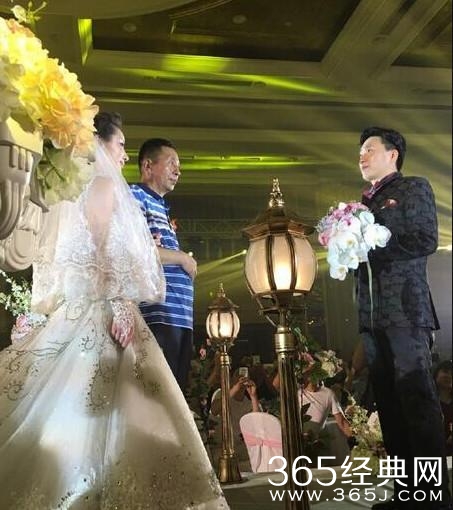 赵本山弟子低调完婚，名气虽不及小沈阳却才气出众！