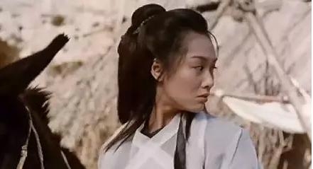 朱茵晒“牵马照”公开怀念周星驰，可他怀念的对象从来都不是她！