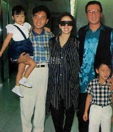 谢霆锋从小就集邮天王！　网惊「抱过他的人都是神话」