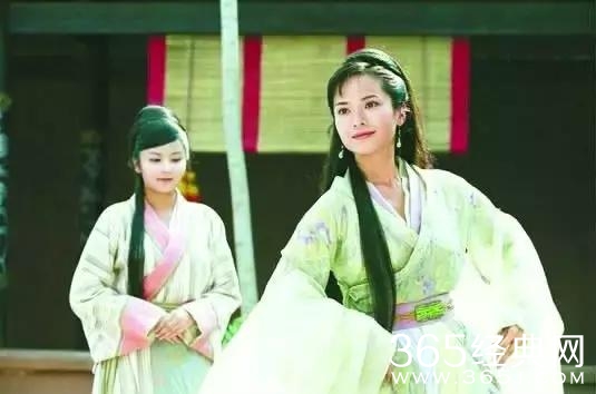 港姐出道，凭借《寻秦记》琴清走红，如今家庭事业双丰收