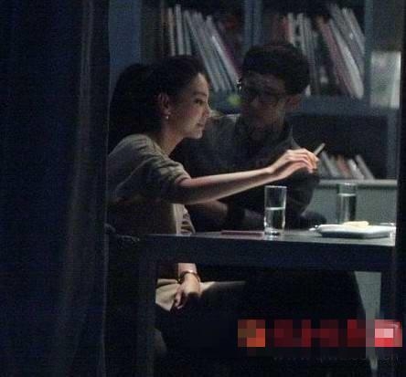 女神抽烟你见过吗？周迅吞云吐雾太惊艳，赵丽颖反差太大