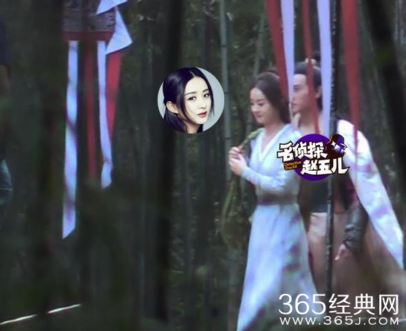 赵丽颖骑马披盔甲英气十足 表情严肃靠四名壮汉护驾