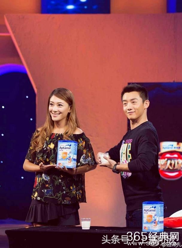 应采儿：第一次有男的和我抢鞋，网友醉了：这腿逆天了