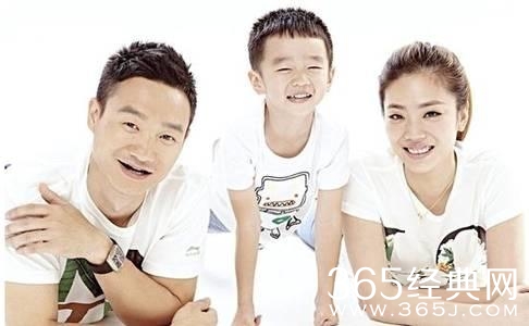 黄多多长成大美女 妹妹曝光好可爱，森碟的弟弟也炒鸡帅！明星二胎宝宝们你们是复制粘贴的啊？