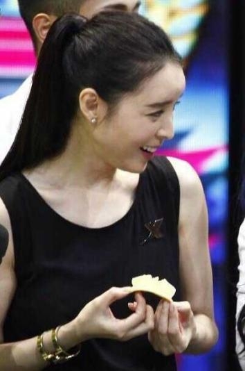 张静初调峰时期消失两年，如今整容复出狂揽烂片