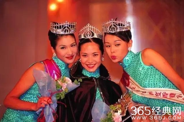 港姐出道，凭借《寻秦记》琴清走红，如今家庭事业双丰收