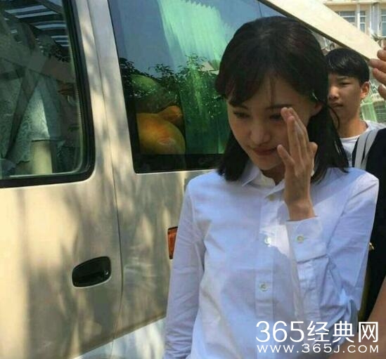 郑爽粉丝的路透照再来一拨，颜值是真回来了