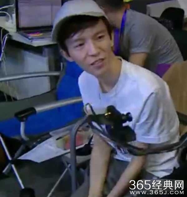 郭敬明素颜‘惊为天人’，还以为他今年六十了，网友：精神污染