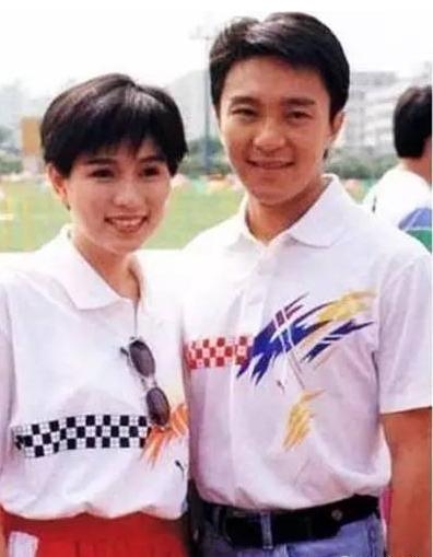 朱茵晒“牵马照”公开怀念周星驰，可他怀念的对象从来都不是她！