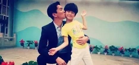 黄多多长成大美女 妹妹曝光好可爱，森碟的弟弟也炒鸡帅！明星二胎宝宝们你们是复制粘贴的啊？