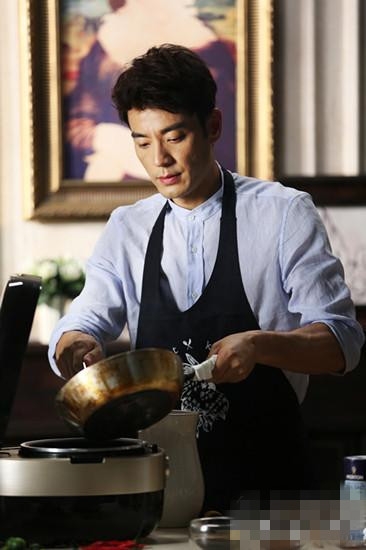 李光洁变“煮夫”秀厨艺 网友：想吃你豆腐