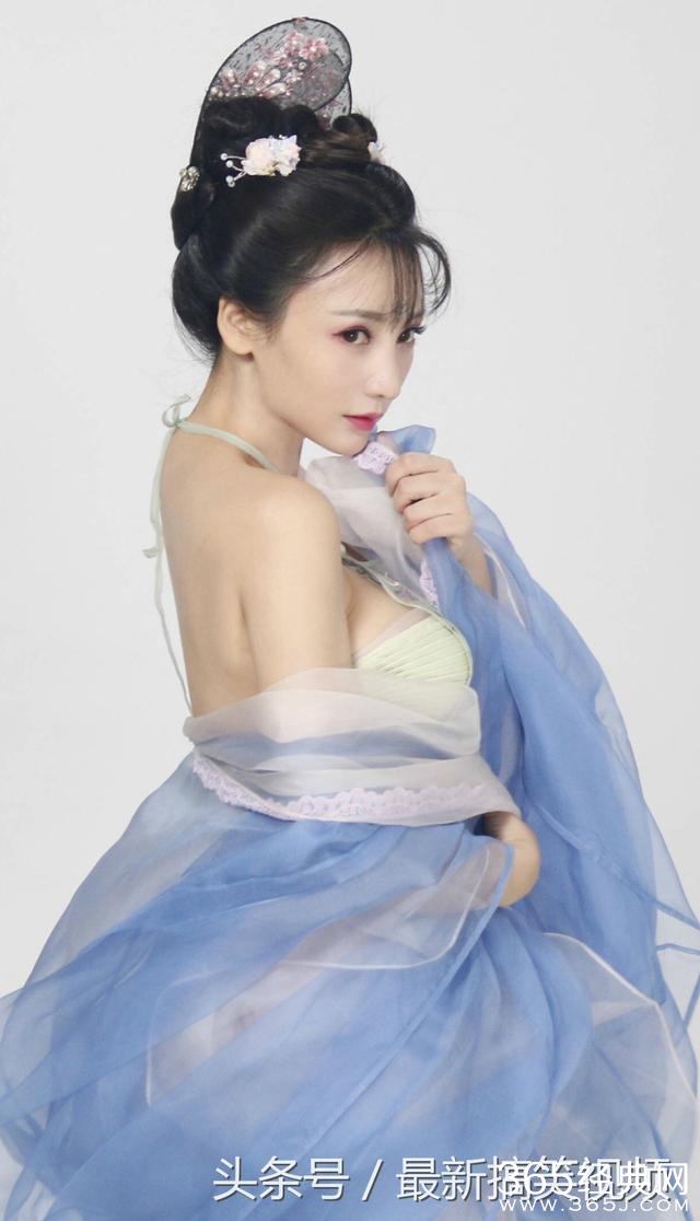 柳岩新剧穿古装肚兜薄纱丰满胸围呼之欲出，网友在古代一定是头牌