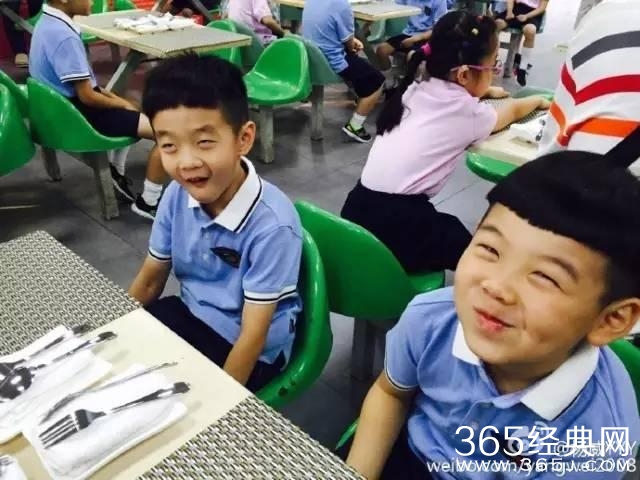 黄多多长成大美女 妹妹曝光好可爱，森碟的弟弟也炒鸡帅！明星二胎宝宝们你们是复制粘贴的啊？