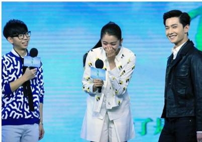 关晓彤遇到杨洋，面对偶像太激动，场面无法控制！