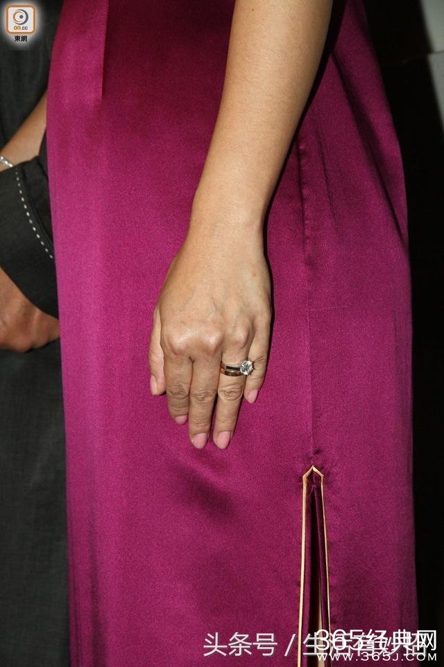 双儿终于嫁给法拉利之父，看到钻戒后，网友大呼：心疼