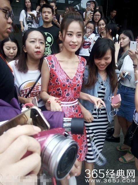 继郑爽之后颖儿暴瘦成排骨精，瘦成这样真心不好看！