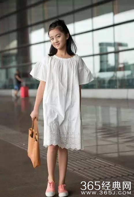 黄多多长成大美女 妹妹曝光好可爱，森碟的弟弟也炒鸡帅！明星二胎宝宝们你们是复制粘贴的啊？