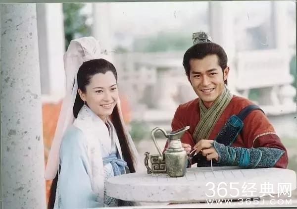 港姐出道，凭借《寻秦记》琴清走红，如今家庭事业双丰收