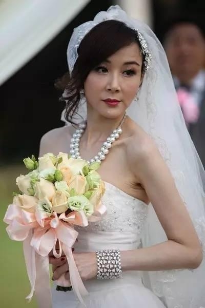 欧阳娜娜被华仔和黄晓明“左右护法”，这次是否能演技进步呢