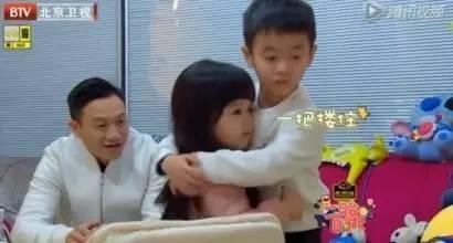 黄多多长成大美女 妹妹曝光好可爱，森碟的弟弟也炒鸡帅！明星二胎宝宝们你们是复制粘贴的啊？