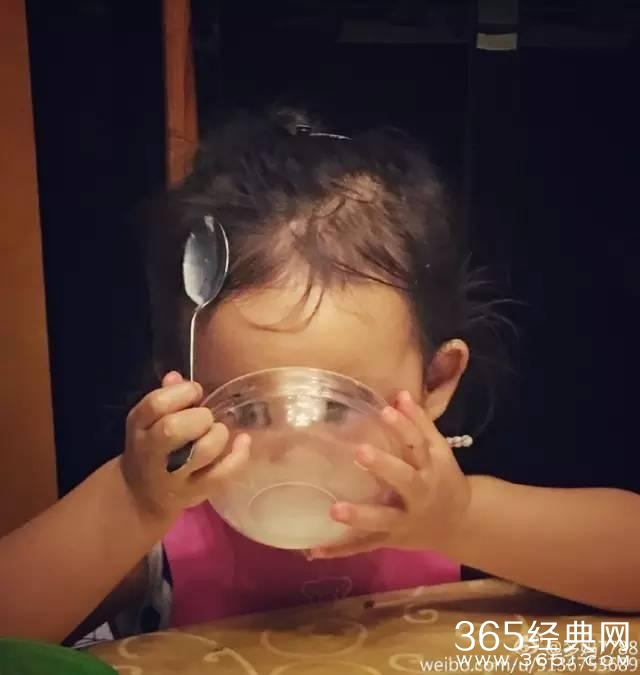 黄多多长成大美女 妹妹曝光好可爱，森碟的弟弟也炒鸡帅！明星二胎宝宝们你们是复制粘贴的啊？