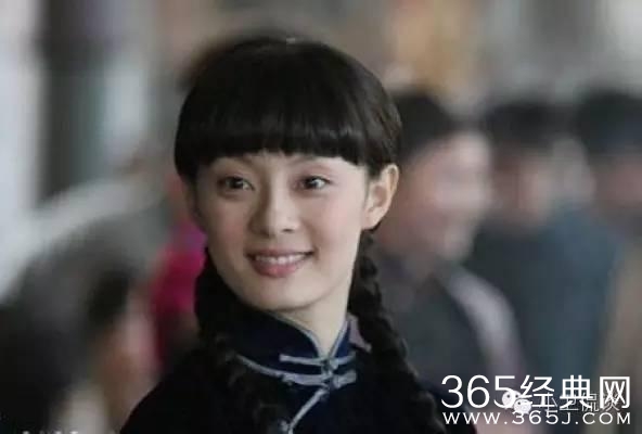 许文强之所以会爱上冯程程，不是一见钟情而是因为她