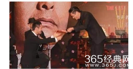 娱乐圈各种奇葩的拜师方式，第一个最让人恶心