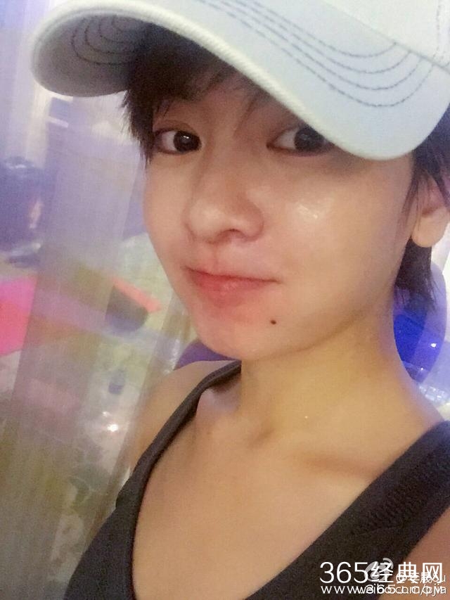 李晟发自拍，网友提问难道夫妻就必有夫妻相？第一张怎么这么怪？