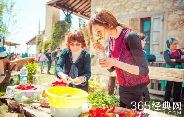 郑爽不仅戏演得好擀饺子皮更是一流！你们见过吗？