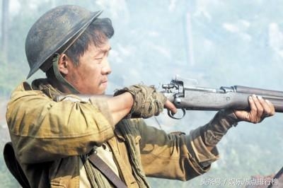 演员张译爆料：影视剧中的枪有的是真枪！为演员安全亲自指导