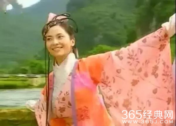 港姐出道，凭借《寻秦记》琴清走红，如今家庭事业双丰收